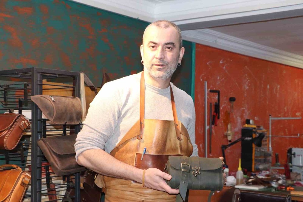 Kurumsal Hayatı Bırakıp Deri Atölyesi Açtı