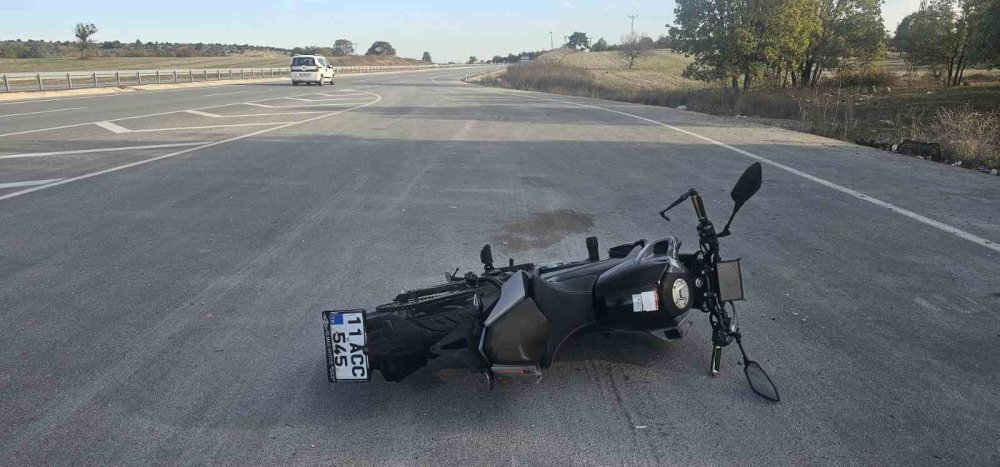 Seyir Halindeki Motosiklet Önüne Çıkan Köpeğe Çarptı