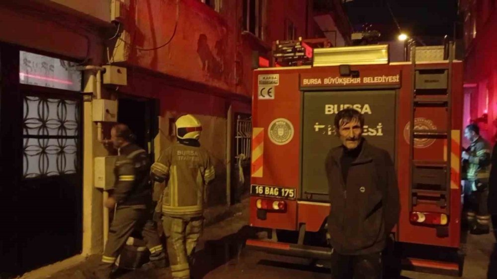 Tek Başına Yaşayan Şahıs Evini Yakarak İntihar Etmeye Kalkıştı