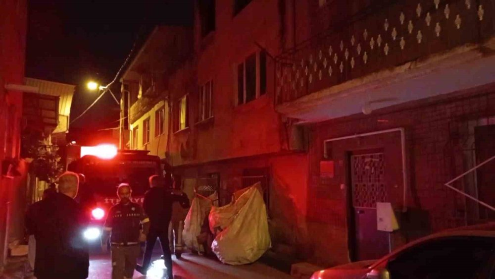 Tek Başına Yaşayan Şahıs Evini Yakarak İntihar Etmeye Kalkıştı