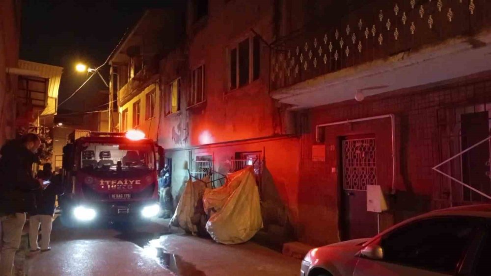 Tek Başına Yaşayan Şahıs Evini Yakarak İntihar Etmeye Kalkıştı