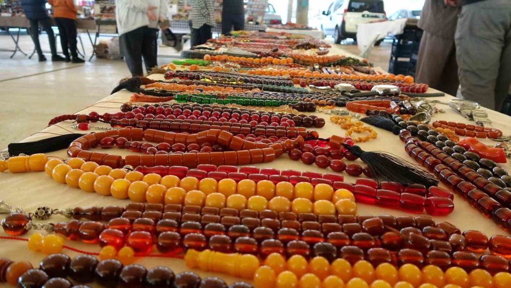 30 Yıldır Şehir Şehir Dolaşarak Tespih Satıyor