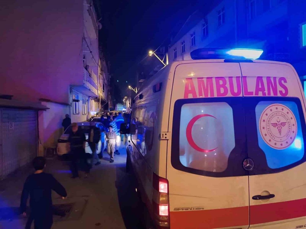 Kontrolden Çıkan Otomobil Yan Döndü 1 Kişi Yaralandı