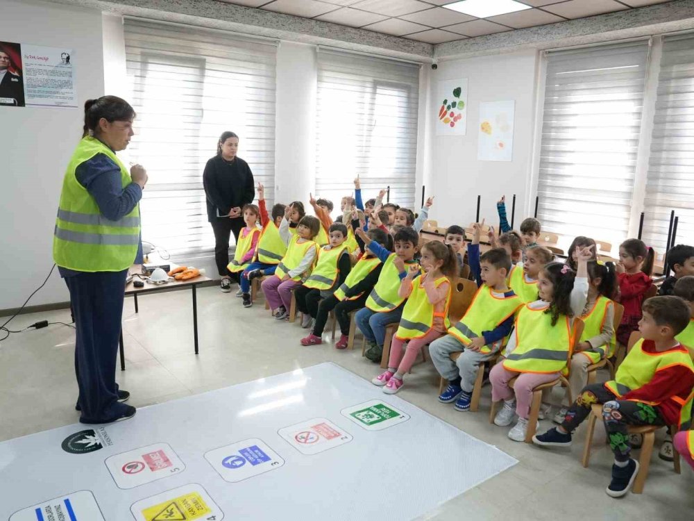 Kreşlerde Miniklere İş Güvenliği Eğitimi