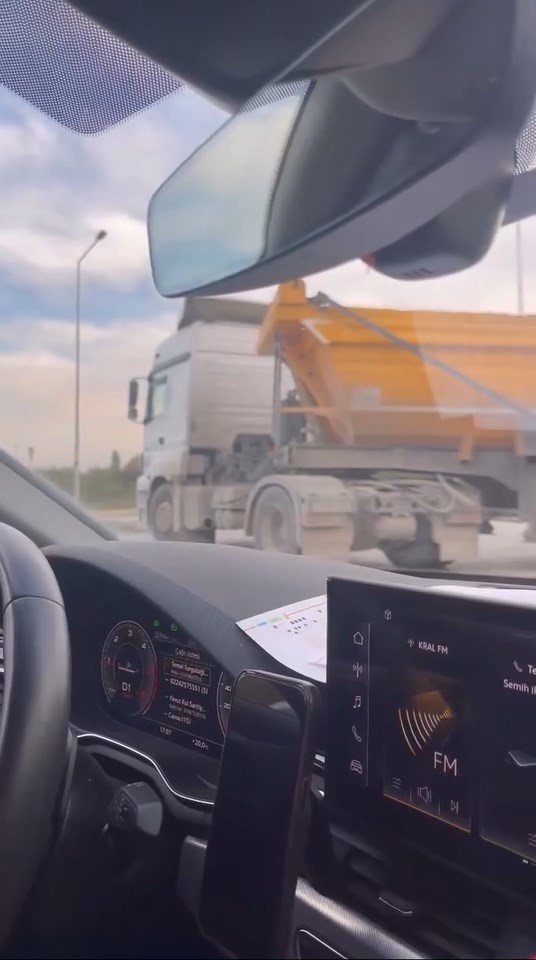 Ters Şeritten Giren Kamyon ’pes’ Dedirtti