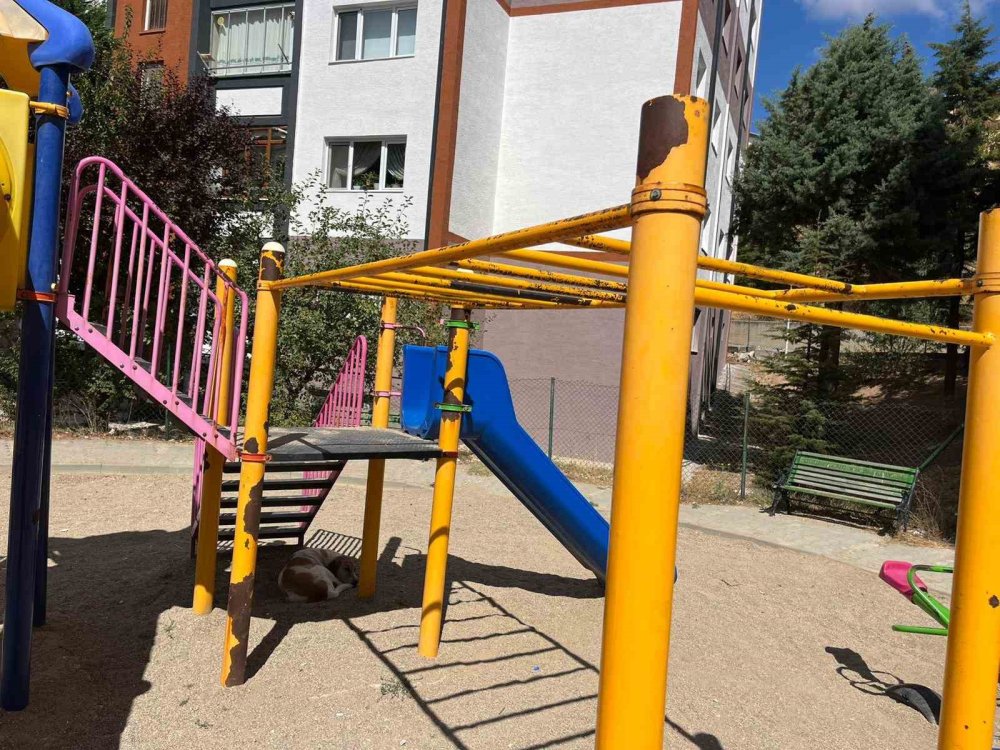 Bu Kaydırak Kazaya Davetiye Çıkarıyor