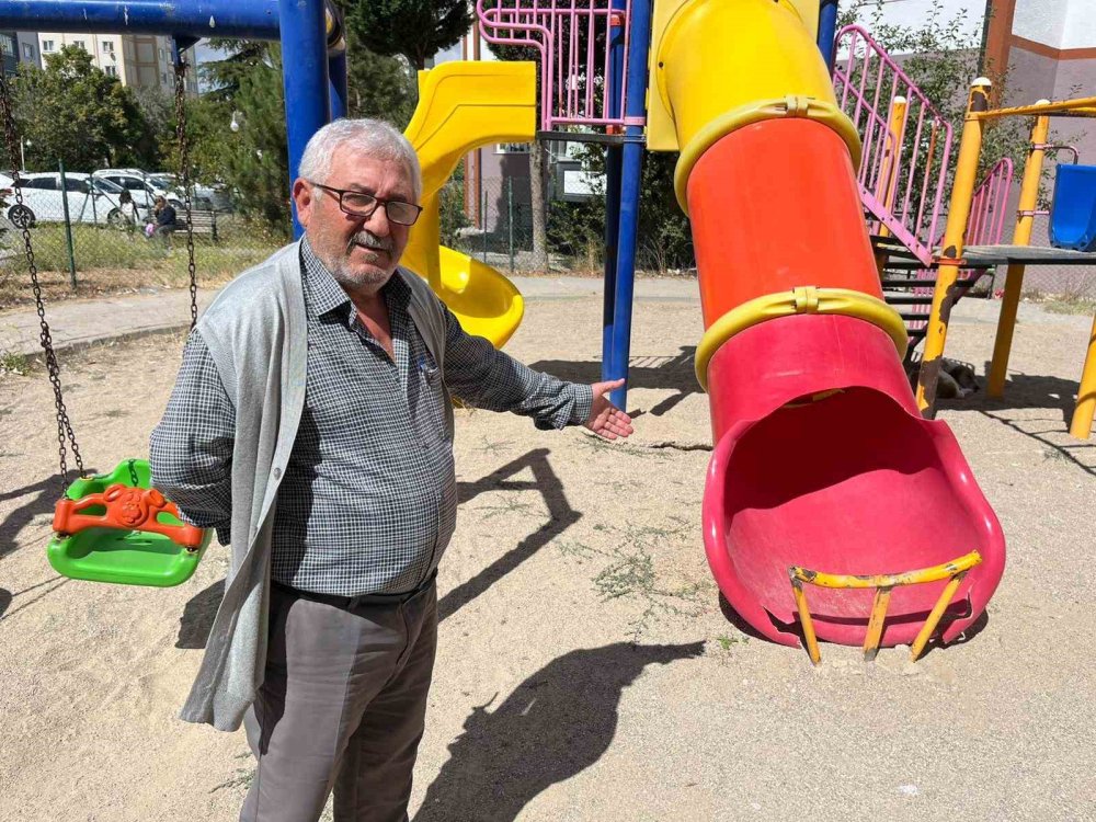 Bu Kaydırak Kazaya Davetiye Çıkarıyor