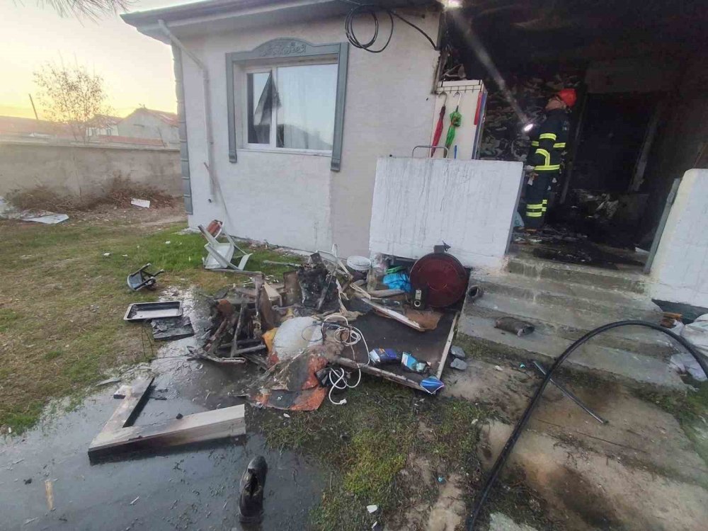 Ev Yangını Korkuttu