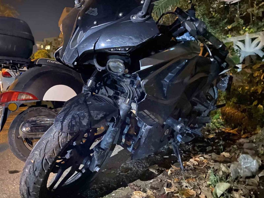 Motosiklet İle Otomobil Çarpıştı: 2 Genç Yaralandı