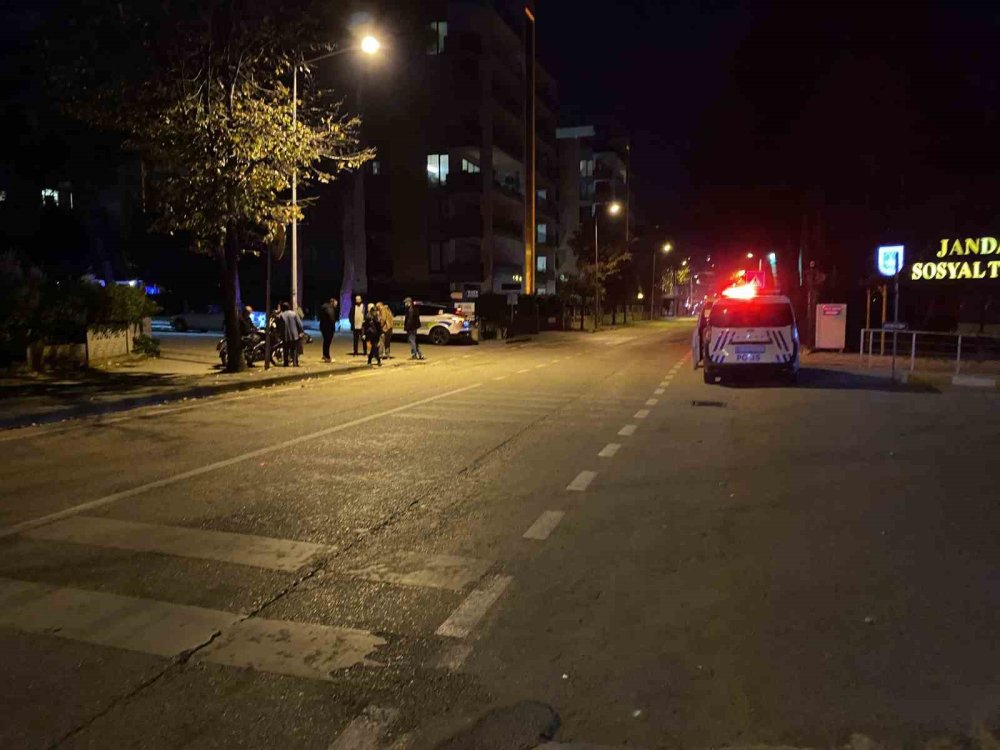 Motosiklet İle Otomobil Çarpıştı: 2 Genç Yaralandı