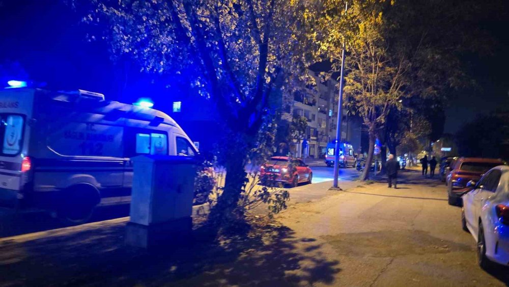 Motosiklet İle Otomobil Çarpıştı: 2 Genç Yaralandı