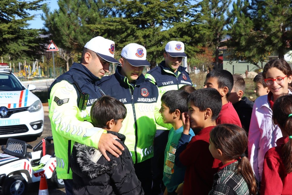 Pazaryeri’nde Minik Öğrenciler Jandarma Etkinlikleri Ve Köpek Gösterileriyle Tanıştı