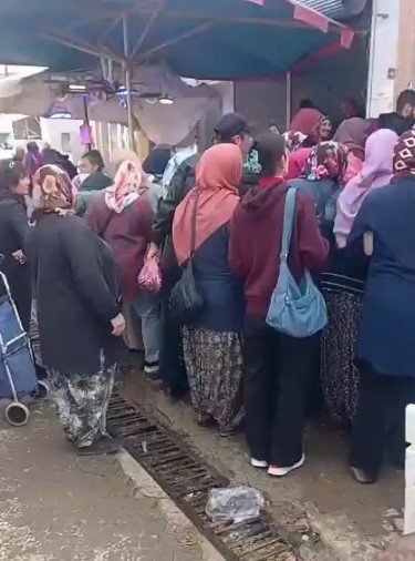 Ücretsiz Hamsi Dağıtımı Yoğun İlgi Gördü
