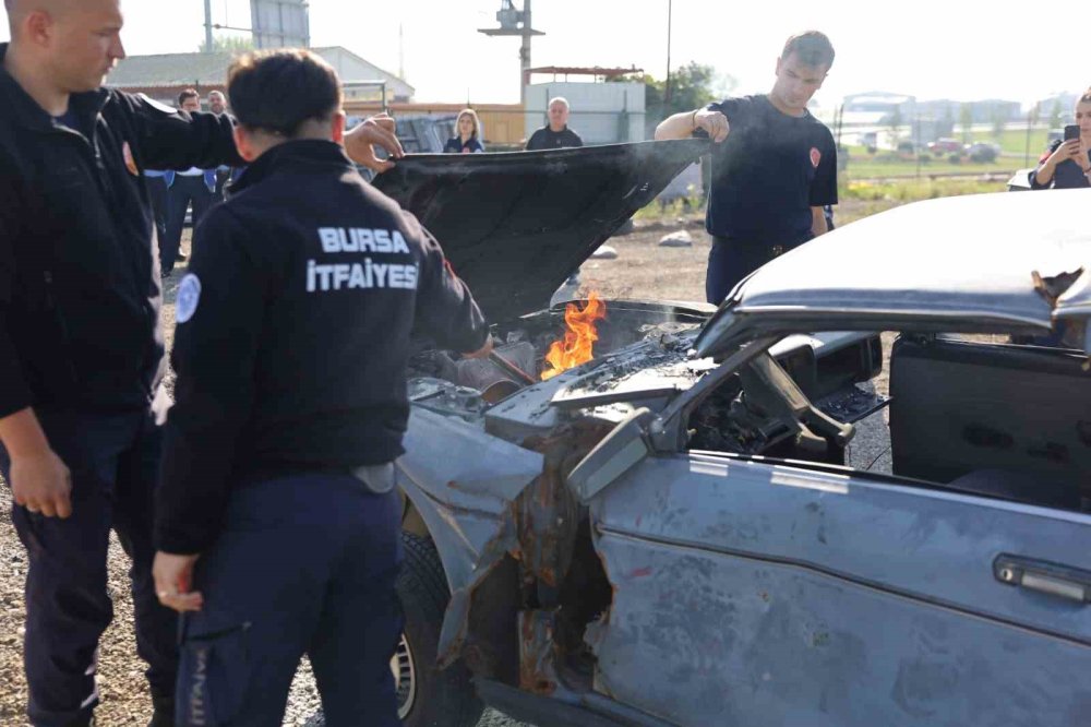 Otobüs Şoförlerine Yangın Söndürme Eğitimi