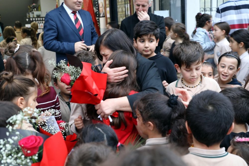 39 Yıllık Eğitimciye Unutulmaz Veda: Gözyaşlarıyla Uğurlandı