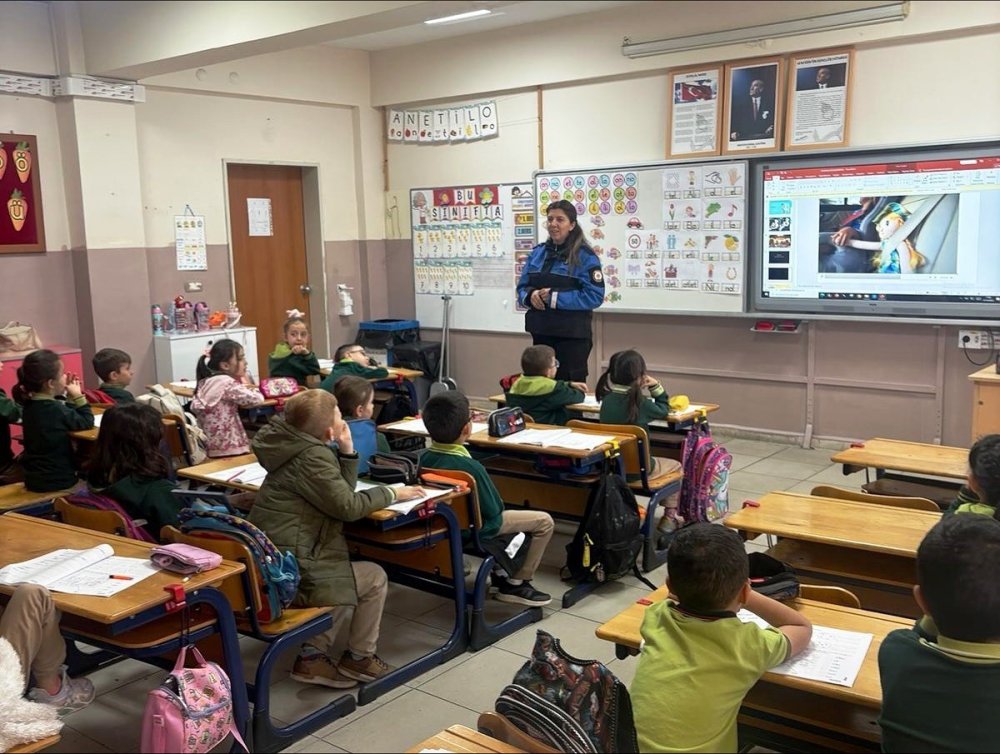 Minik Öğrencilere Suçtan Korunma Yöntemleri Anlatıldı