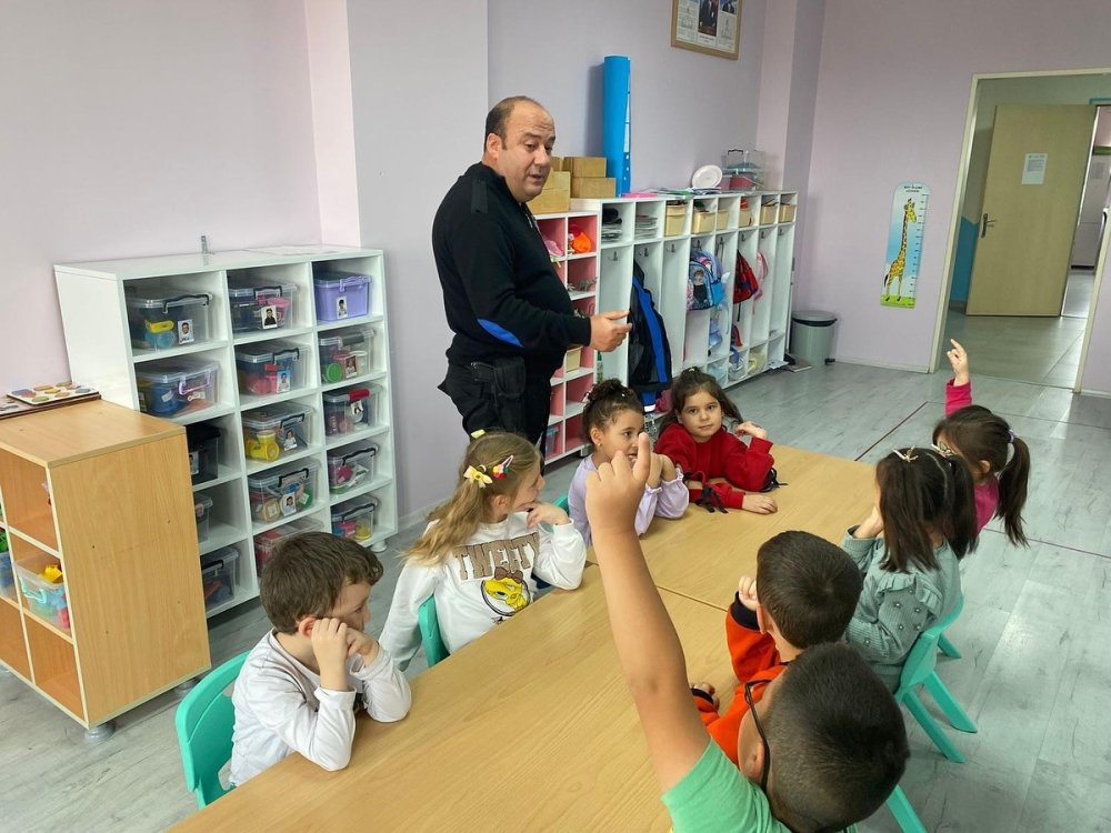 Minik Öğrencilere Suçtan Korunma Yöntemleri Anlatıldı