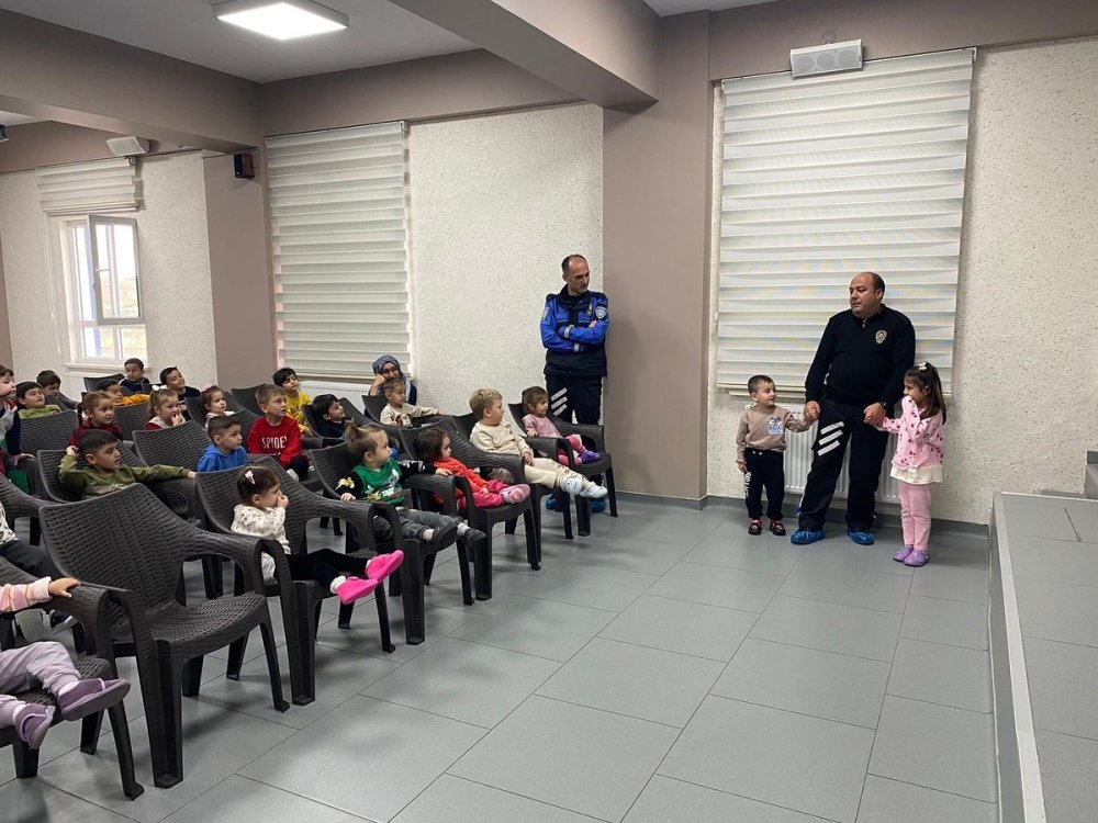 Minik Öğrencilere Suçtan Korunma Yöntemleri Anlatıldı