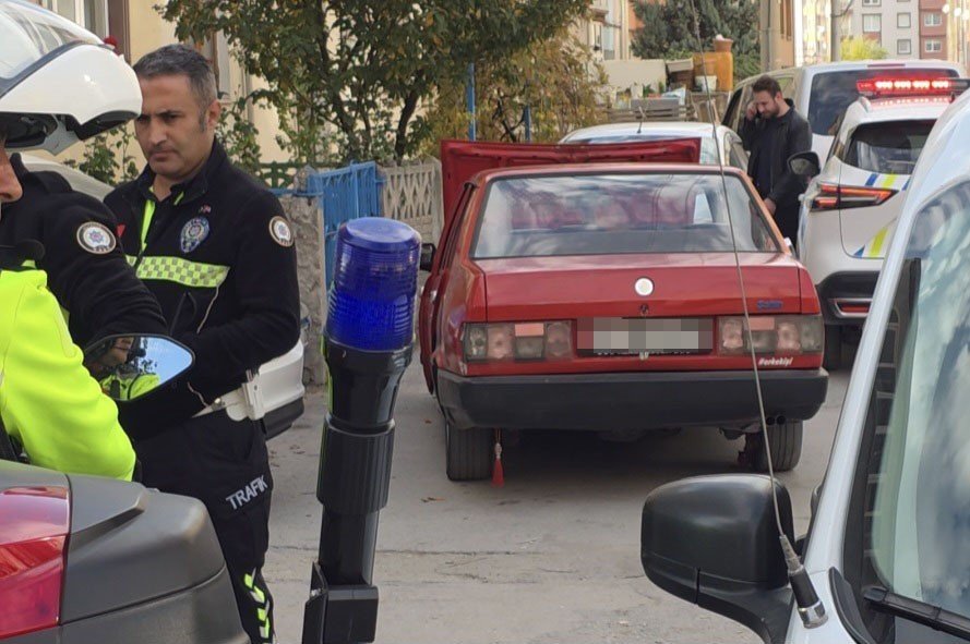 ’Dur’ İhtarına Uymayan Sürücü Aracını Bırakıp Kaçtı