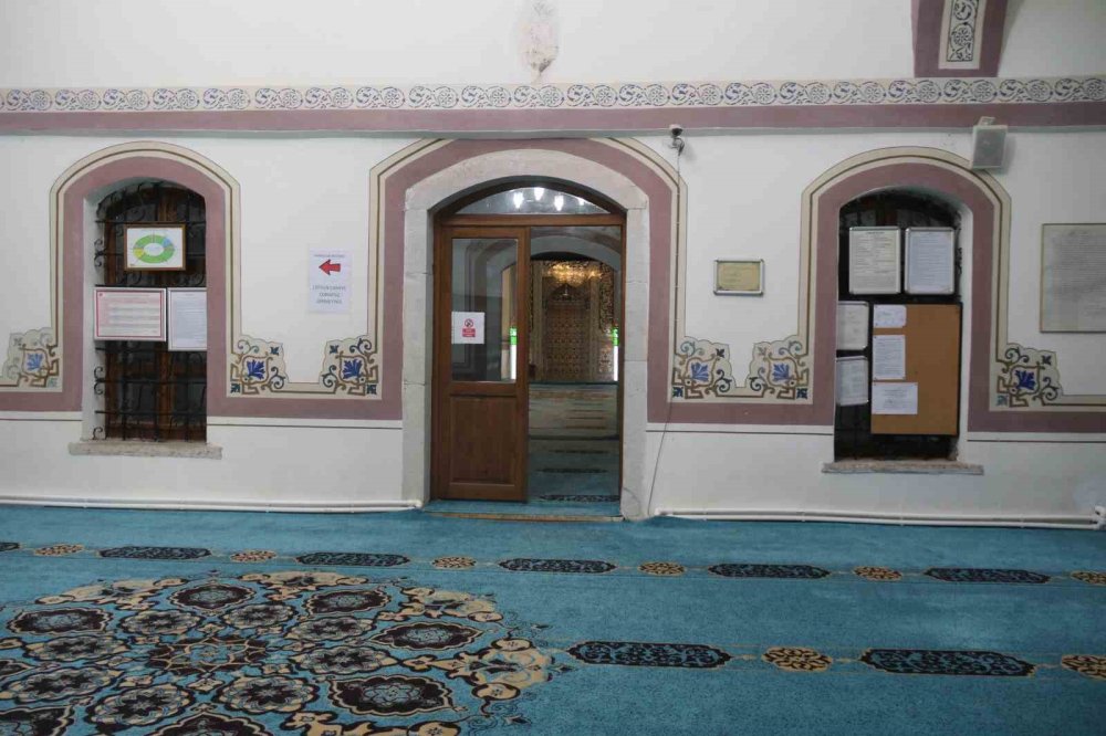 Hamam Olarak Yapılıp Camiye Dönüştürülen Tarihi Yapı 700 Yıldır Ayakta