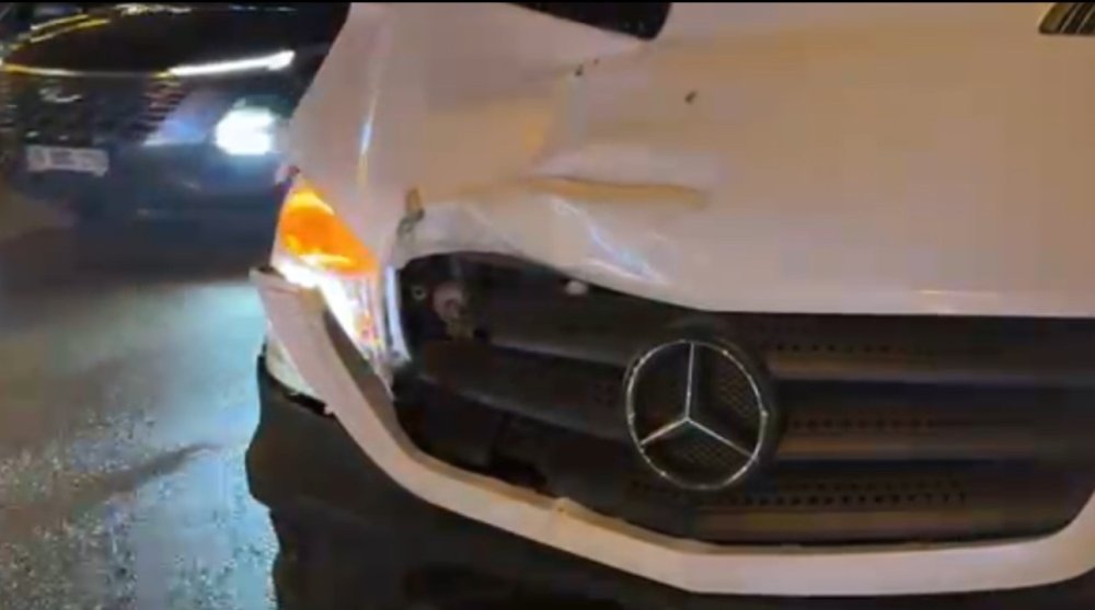 Servis Aracının Çarptığı Yaya Ağır Yaralandı