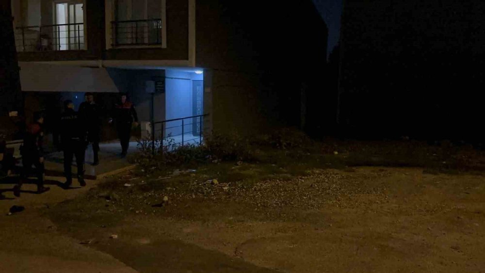 Tartıştığı Komşusunu Silahla Vurarak Ağır Yaraladı