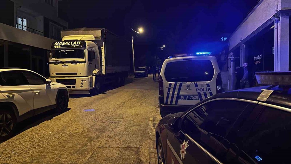 Tartıştığı Komşusunu Silahla Vurarak Ağır Yaraladı