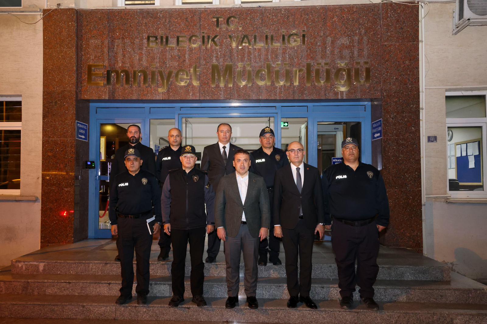 vali-sozer-emniyet-mudurlugunu-ziyaret-etti3.jpg