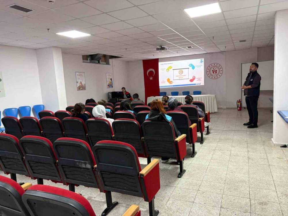 Afet Ve Yangın Farkındalık Eğitimleri Sürüyor