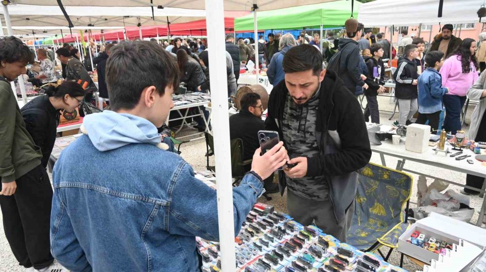 Her Yaştan İnsan Bu Minyatür Arabaların ’hastası’ Oluyor