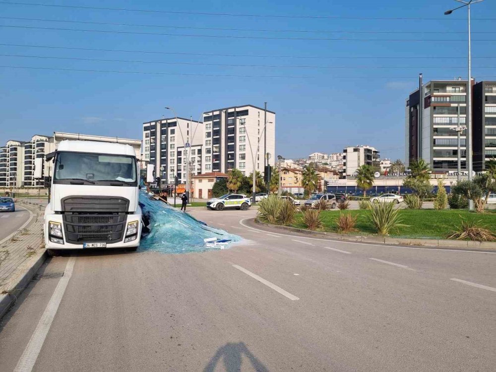 Tonlarca Ağırlıktaki Cam Tuzla Buz Oldu