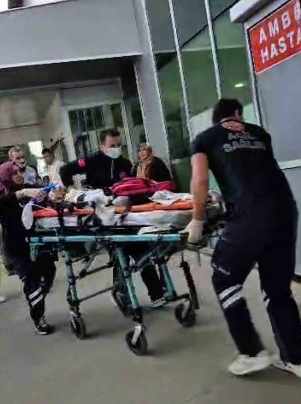 Yürek Sızlatan Kaza: 2 Yaşındaki Çocuk Hayatını Kaybetti, Ablası Ağır Yaralı