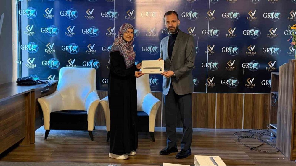 15 Öğrenciye Tablet Desteği