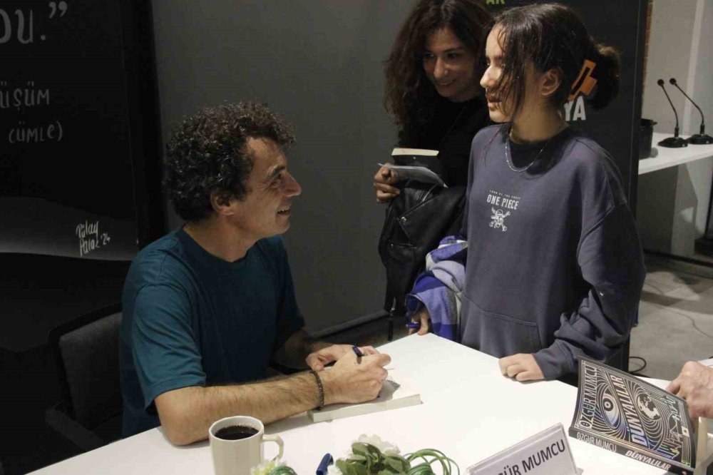 Özgür Mumcu Okurlarıyla Buluştu