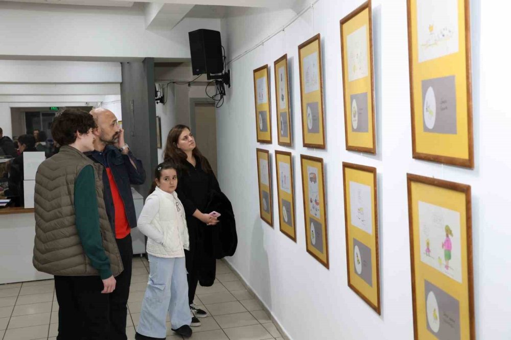 Rıfat Ilgaz’ın Öksüz Civciv’i Karikatürlerde Hayat Buldu