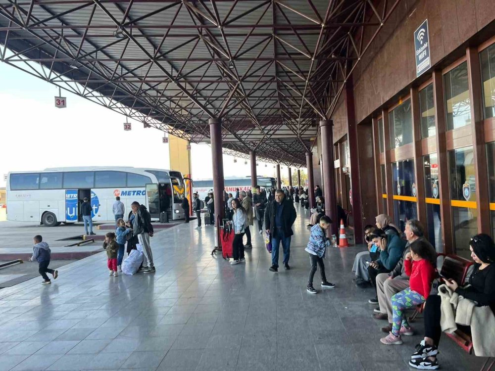 Terminalde ’ara Tatil’ Yoğunluğu