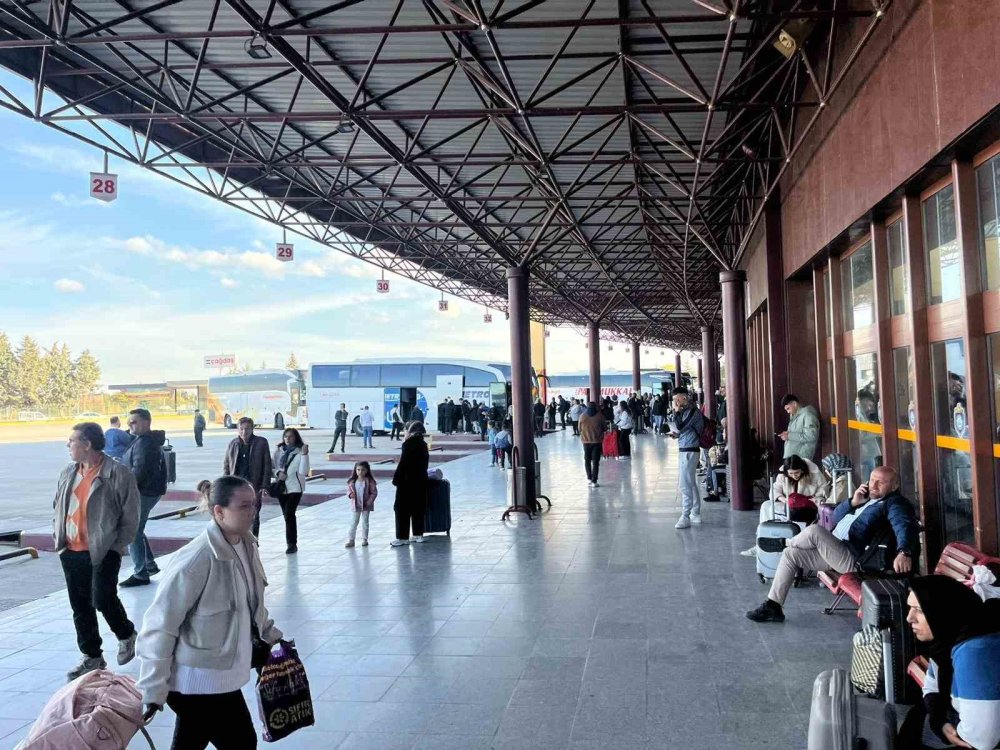 Terminalde ’ara Tatil’ Yoğunluğu