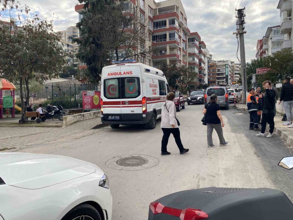 Dengesini Kaybedip Yola Düşen Adama Kamyon Çarptı