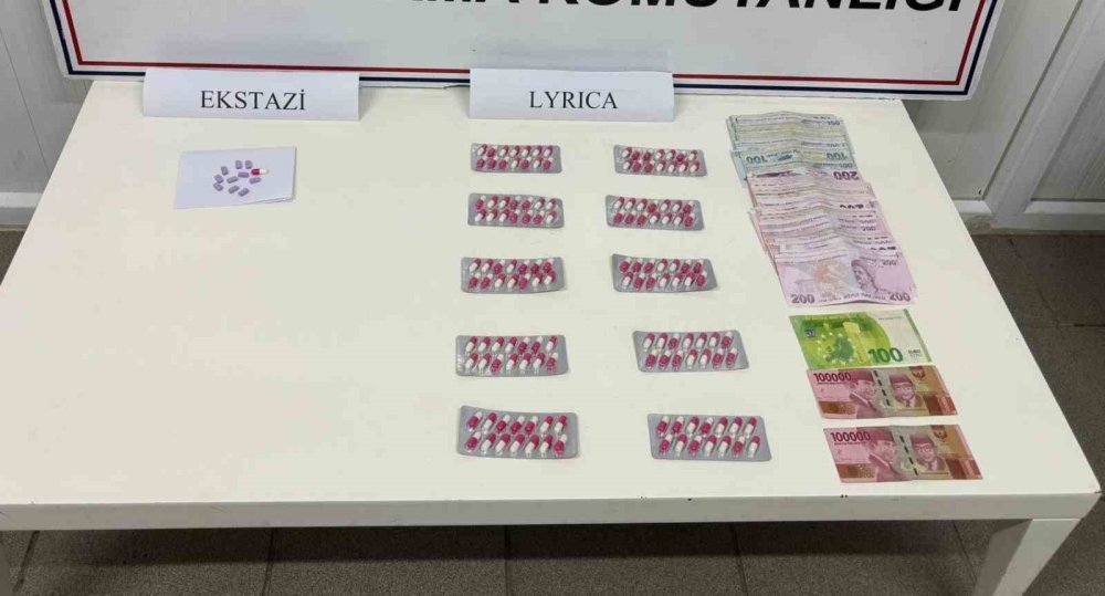 Pazarda Uyuşturucu Satarken Yakalandı