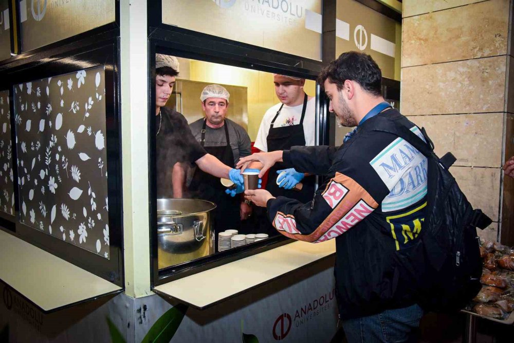 Sınav Haftasında Öğrencilere Çay, Kahve Ve Çorba İkramı