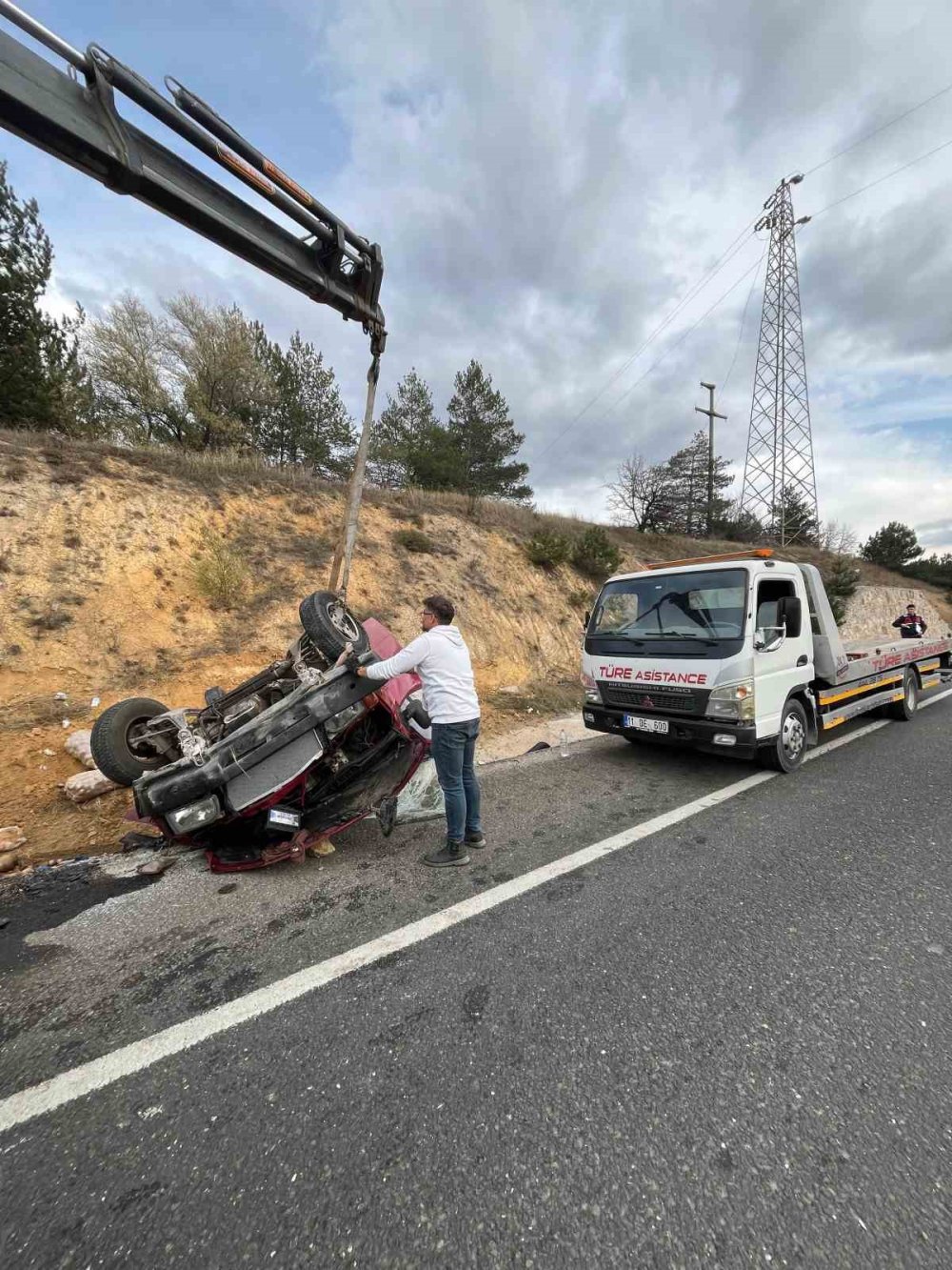 Bozüyük’te Kontrolden Çıkan Kamyonet Ters Döndü