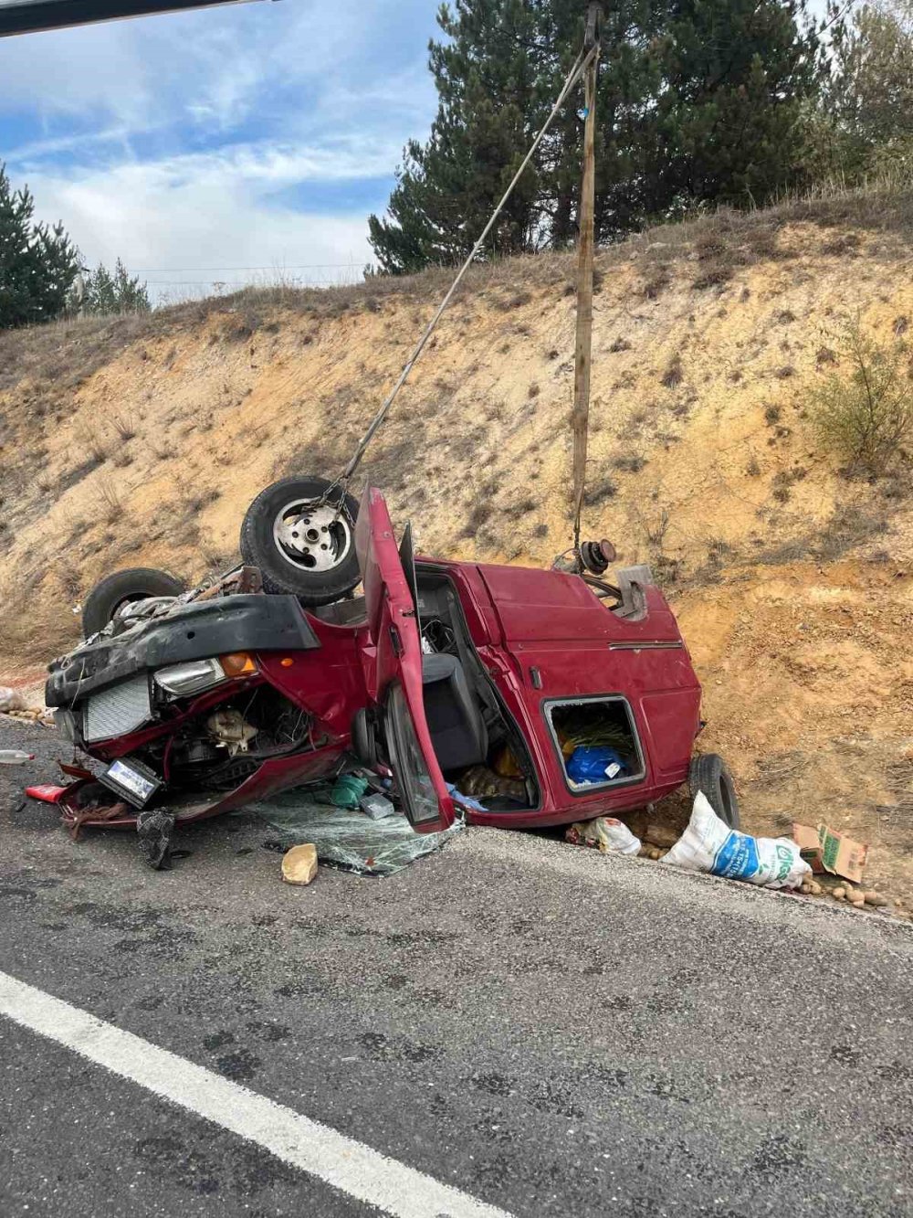 Bozüyük’te Kontrolden Çıkan Kamyonet Ters Döndü