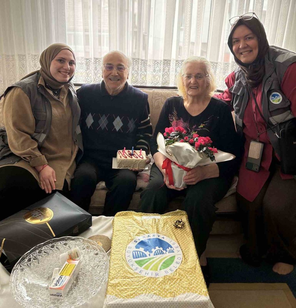 Engelleri Sevgiyle Aştılar: 65 Yıllık Evlilik Kutlandı