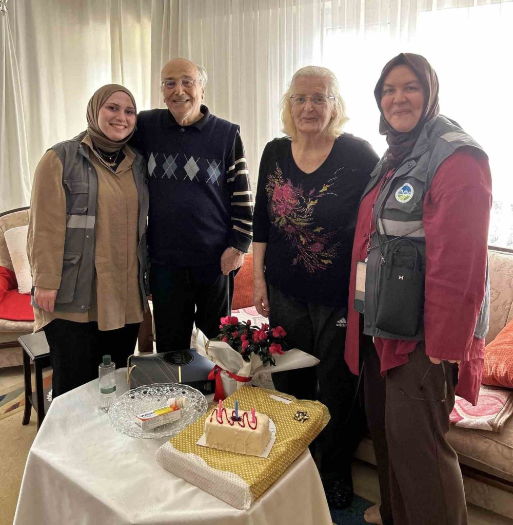 Engelleri Sevgiyle Aştılar: 65 Yıllık Evlilik Kutlandı