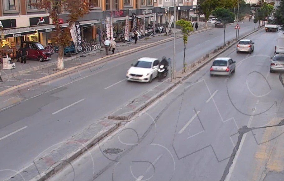 İki Ayrı Motosiklet Kazası Kameralara Yansıdı