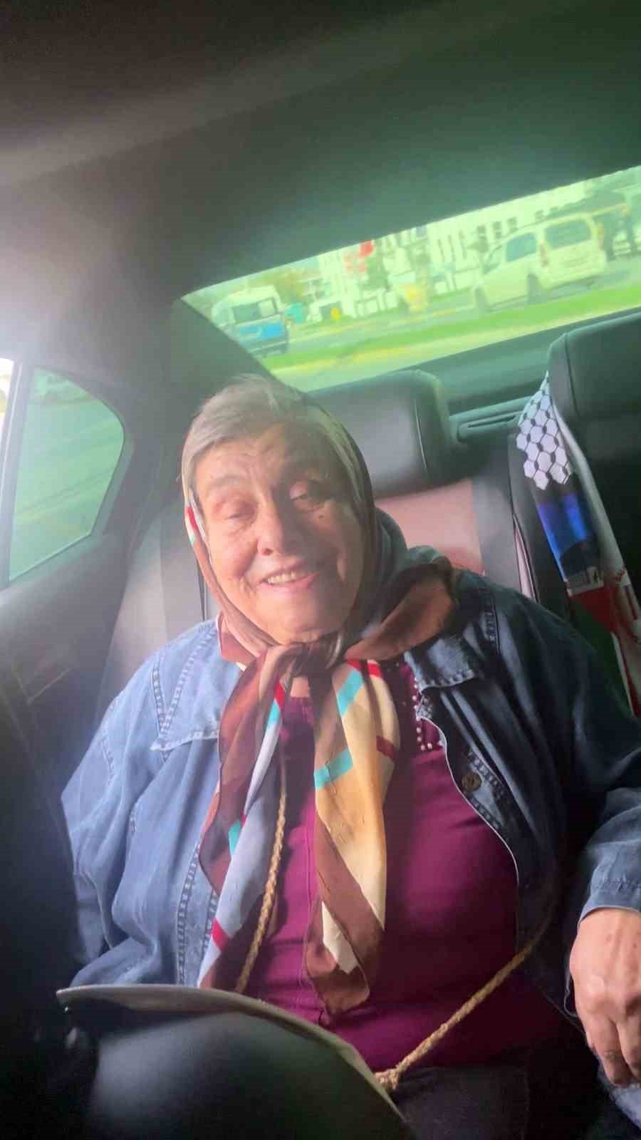 Makam Aracını Yaşlı Kadına Tahsis Etti