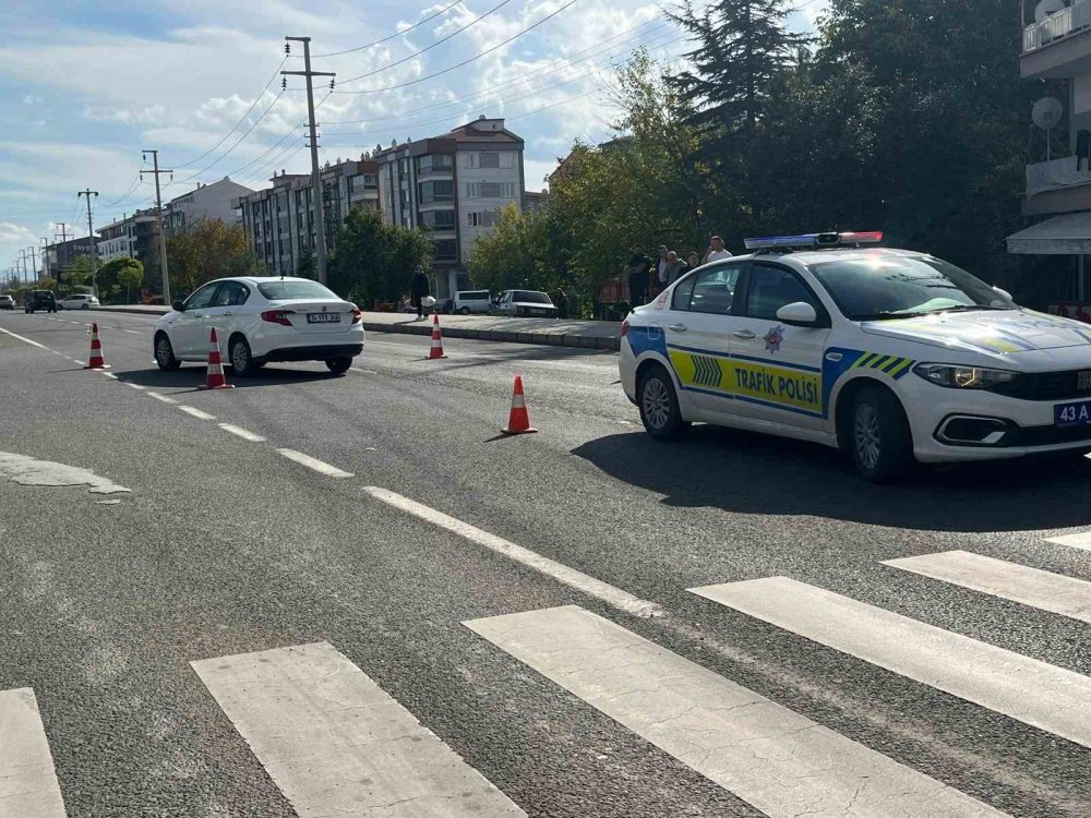 Otomobil İle Motosiklet Çarpıştı: 2 Yaralı