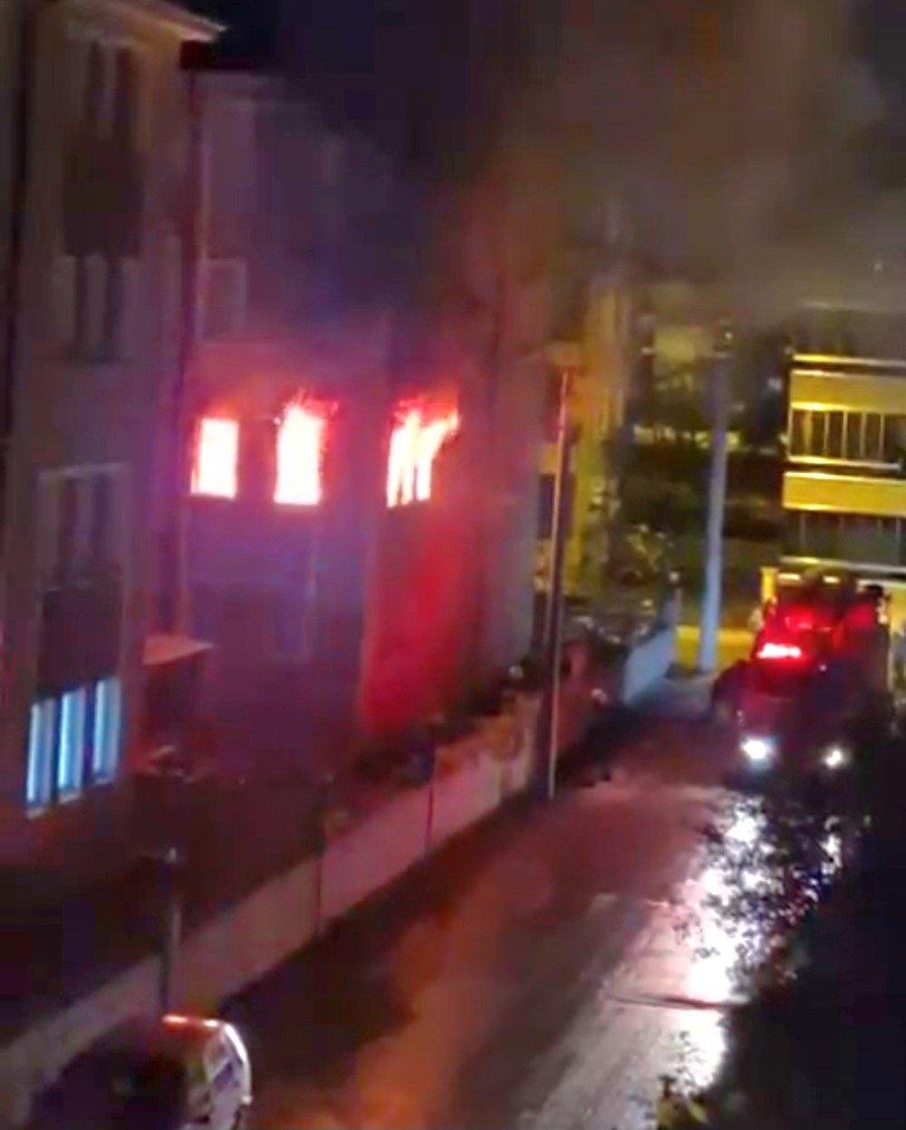 Apartman Dairesinde Yangın: 5 Kişi Kurtarıldı