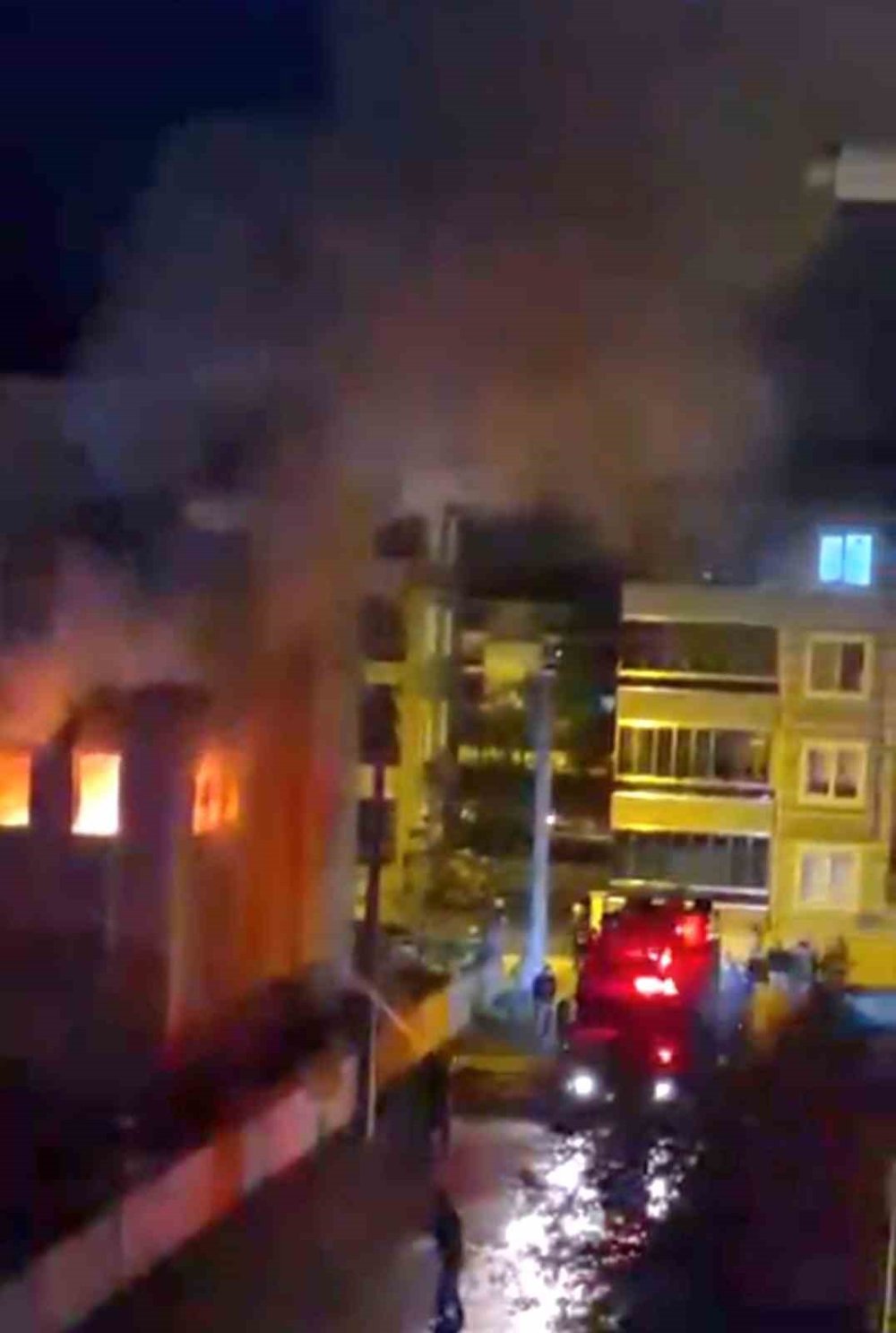 Apartman Dairesinde Yangın: 5 Kişi Kurtarıldı