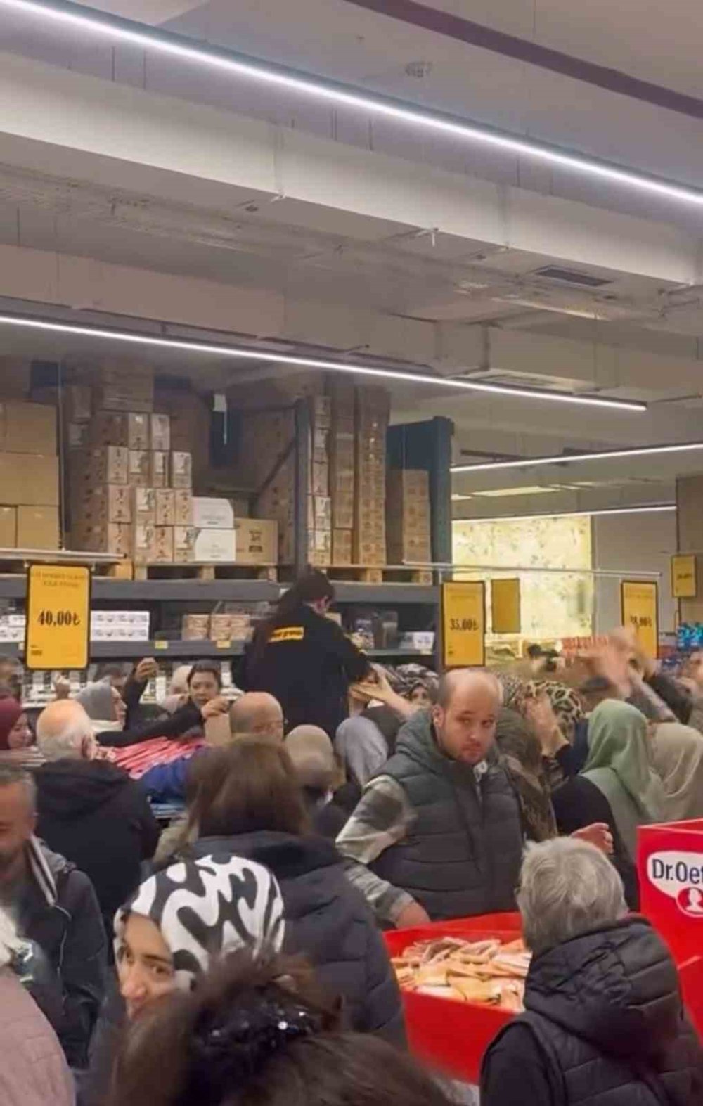 Süpermarkette Kampanya İzdihama Yol Açtı
